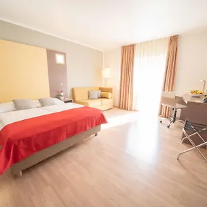 **** Otel Orangerie Avusturya